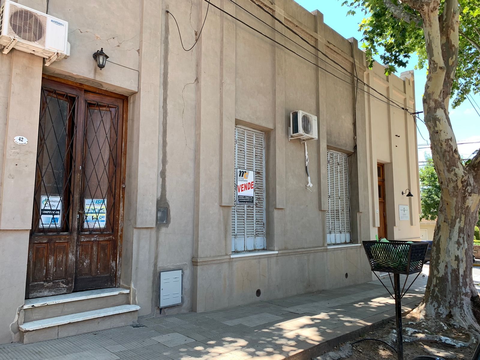 CASA DE ANTIGUA EN EL CENTRO DE EN COLON ENTRE RIOS